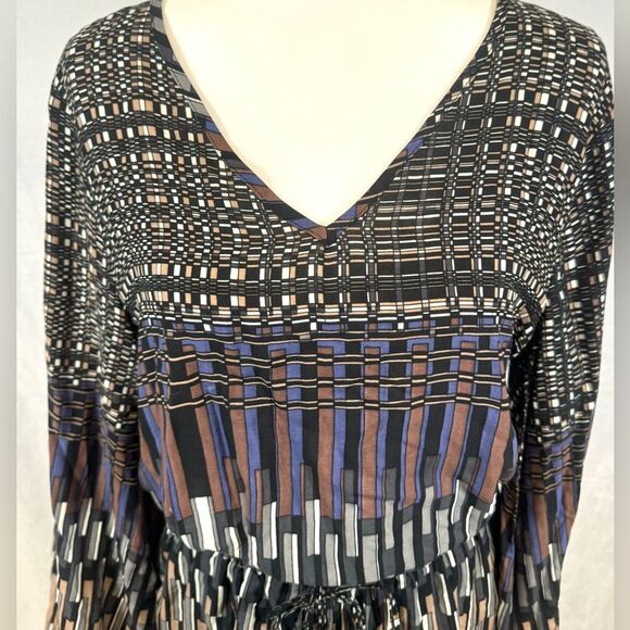 Blush Boutique long sleeve open back geometric print romper size large - Picture 4 of 9